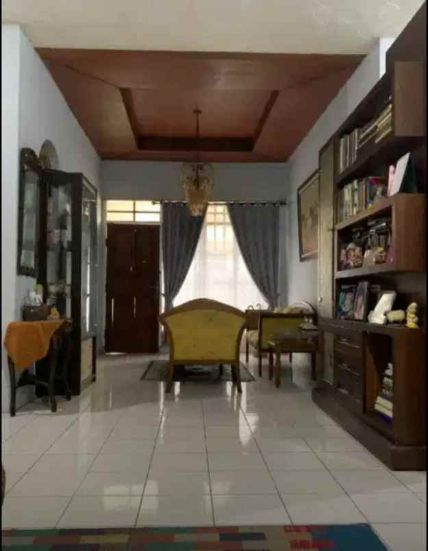 dijual rumah jl saturnus margahayu raya
