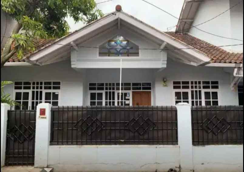 dijual rumah jl saturnus margahayu raya