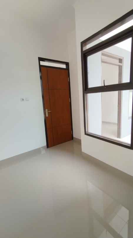 dijual rumah jl simpati rt 03 05