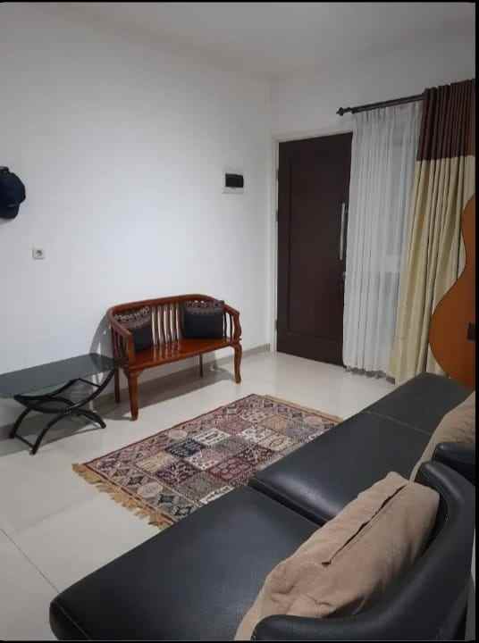 dijual rumah jl suvana