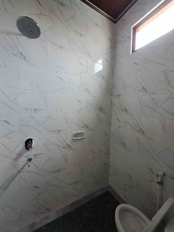 dijual rumah jl worawari baciro