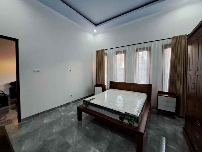 dijual rumah jl worawari baciro