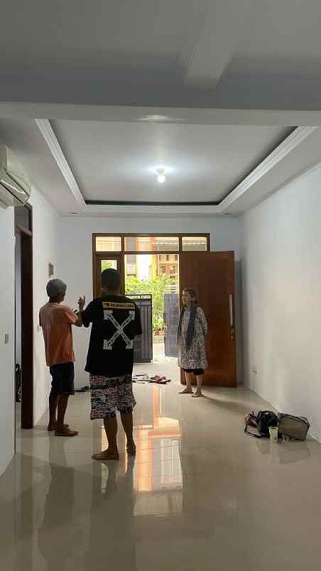 dijual rumah jl zeta raya karawsci baru