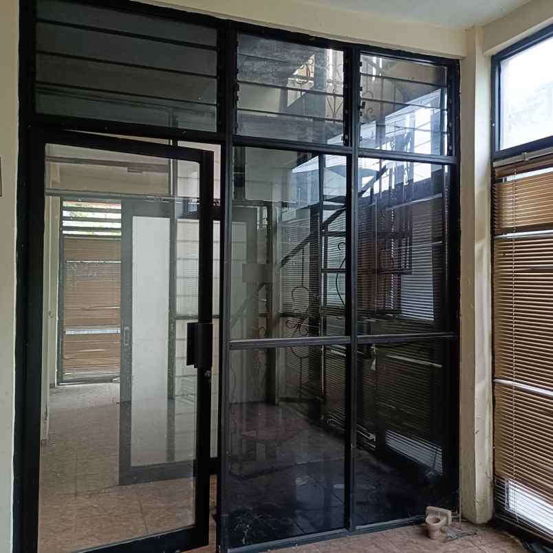 dijual rumah jln gading raya pondok