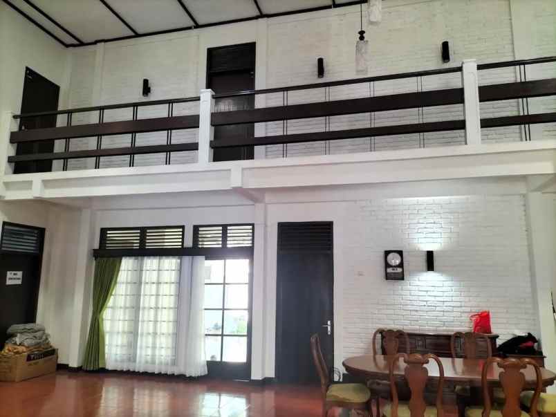 dijual rumah jln suryalaya