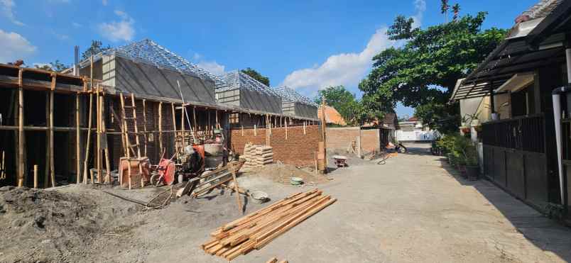 dijual rumah kadirejo purwomartani