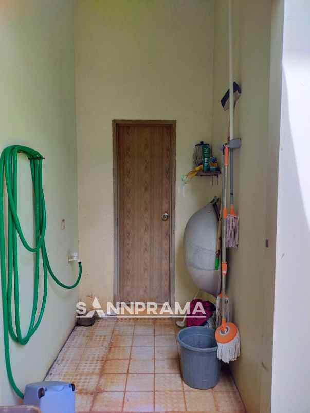 dijual rumah kantor kelurahan gandu