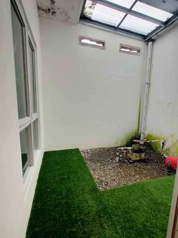 dijual rumah karadenan