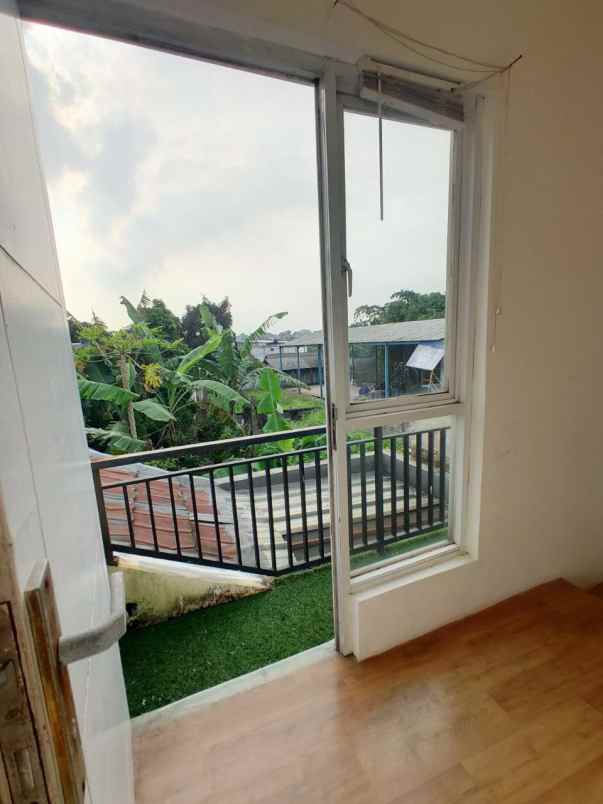 dijual rumah karadenan