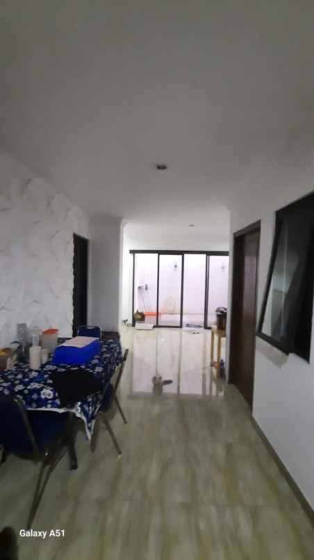 dijual rumah kav dki meruya kembangan