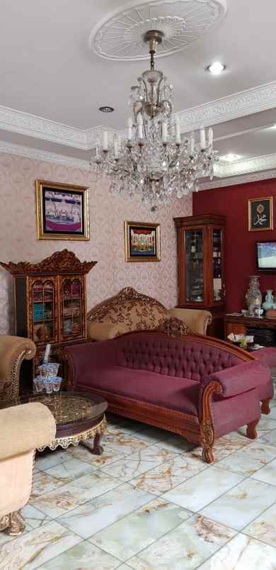 dijual rumah kayu manis