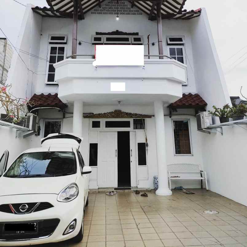 dijual rumah kayu manis