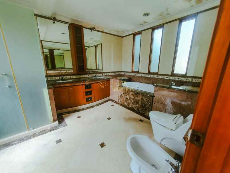 dijual rumah kebayoran baru