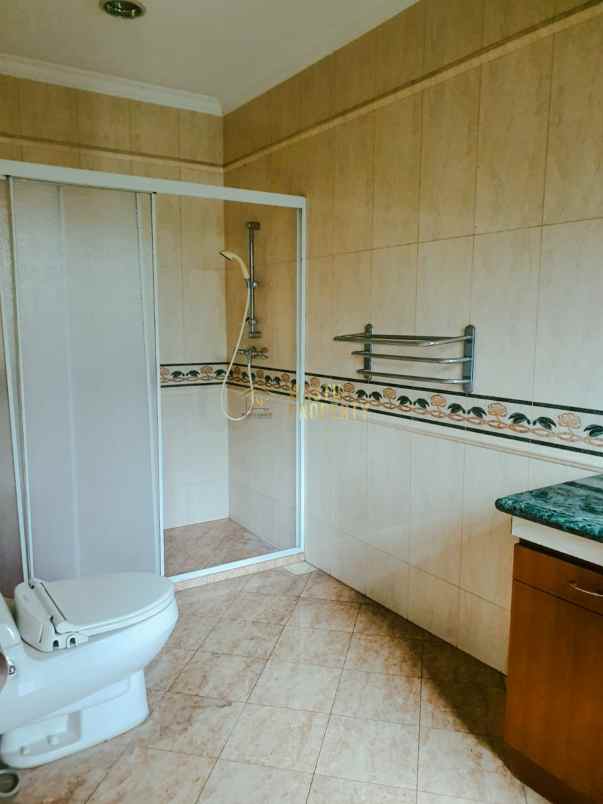 dijual rumah kebayoran baru