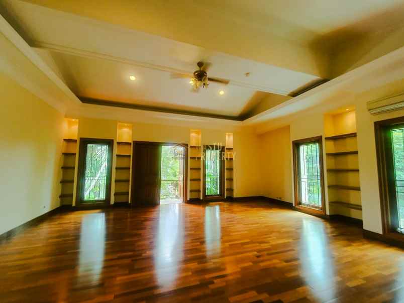 dijual rumah kebayoran baru