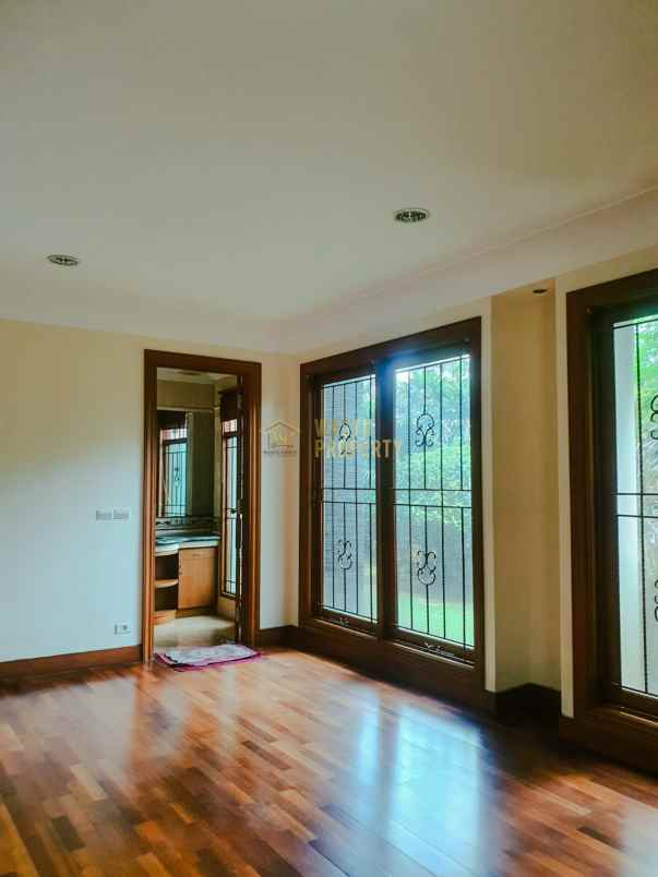 dijual rumah kebayoran baru