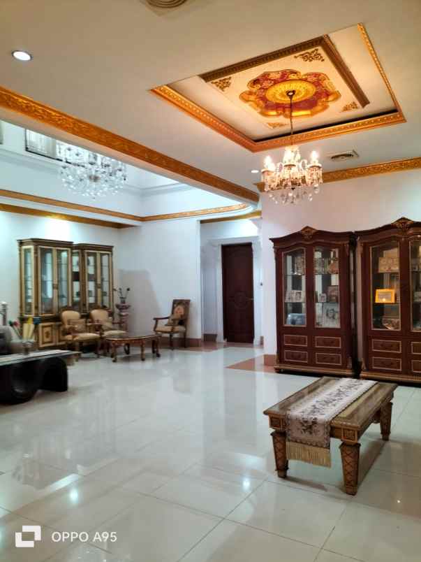 dijual rumah kebayoran lama