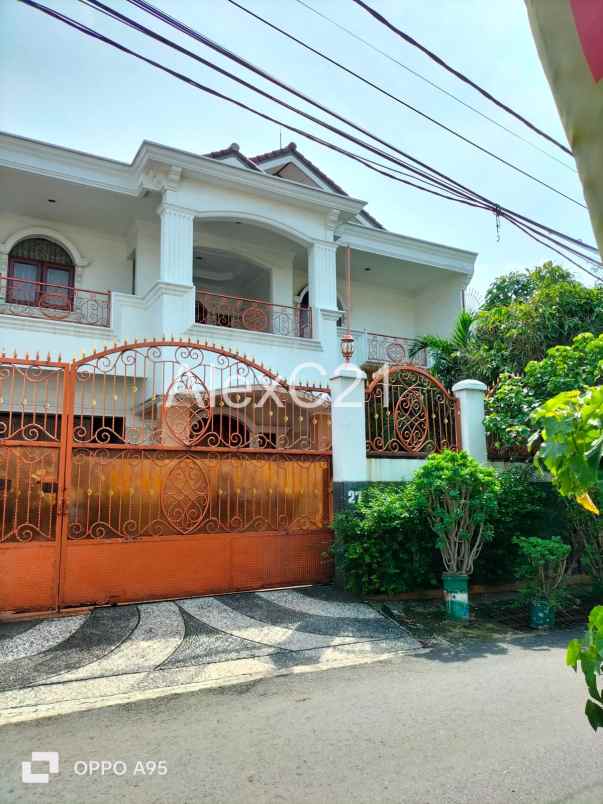 dijual rumah kebayoran lama utara