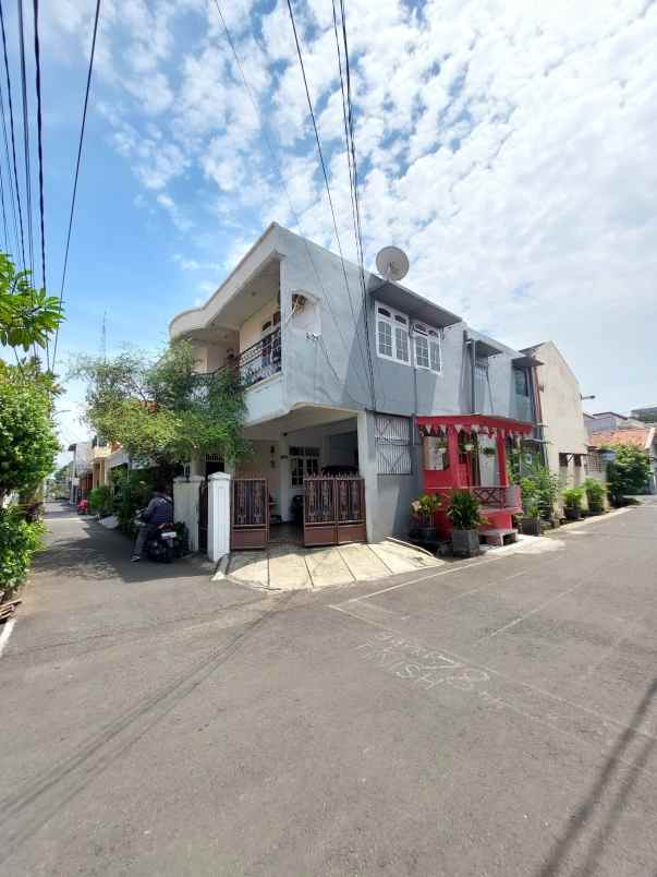 dijual rumah kelapa dua kebun jeruk