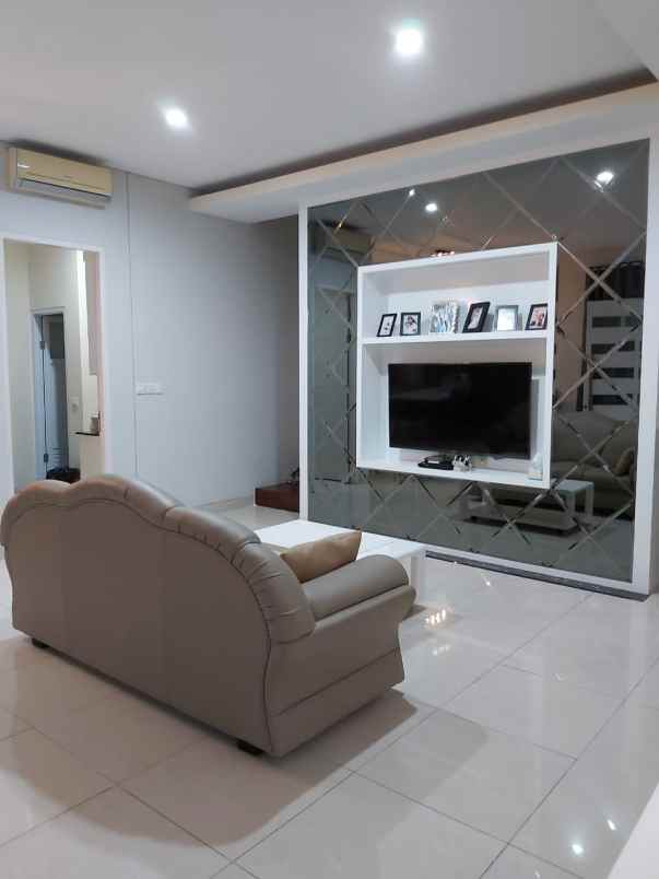 dijual rumah kelapa gading