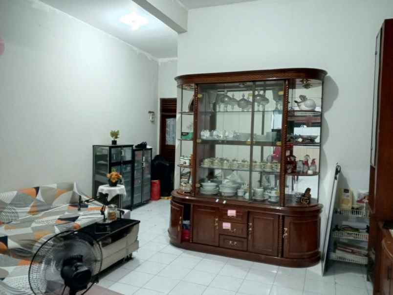 dijual rumah ketintang madya