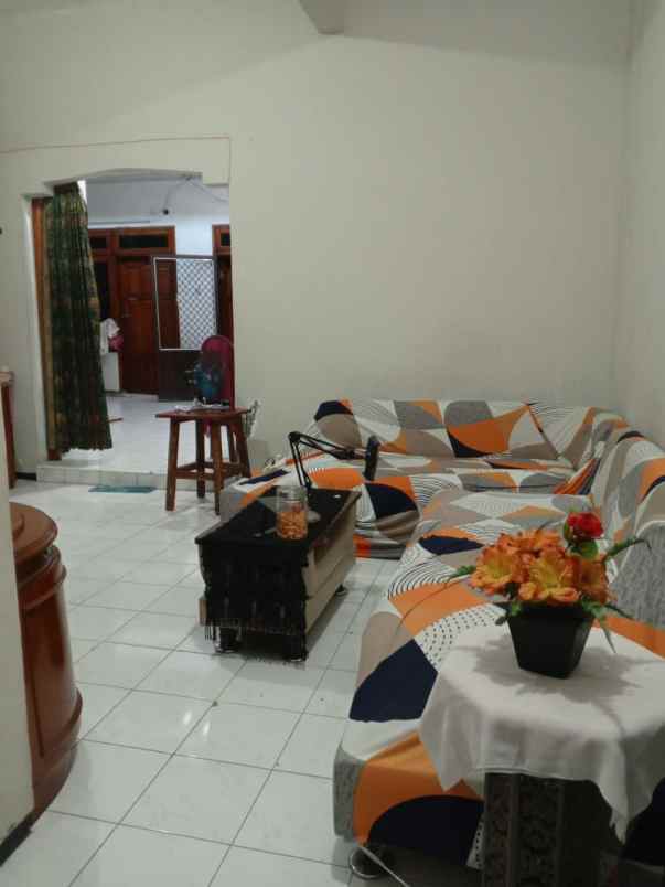 dijual rumah ketintang madya