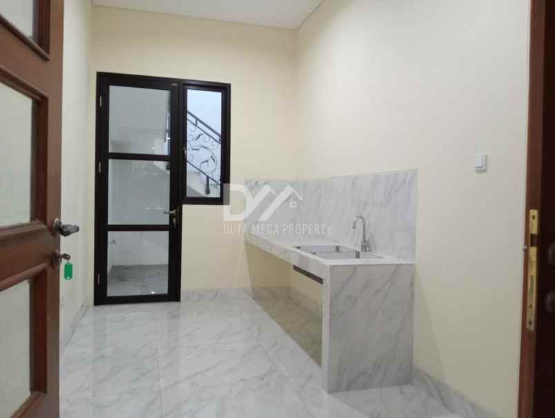 dijual rumah kolam renang di bsd city