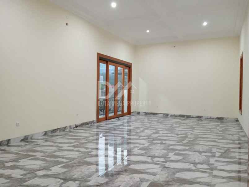 dijual rumah kolam renang di bsd city
