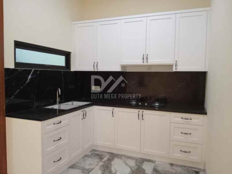 dijual rumah kolam renang di bsd city