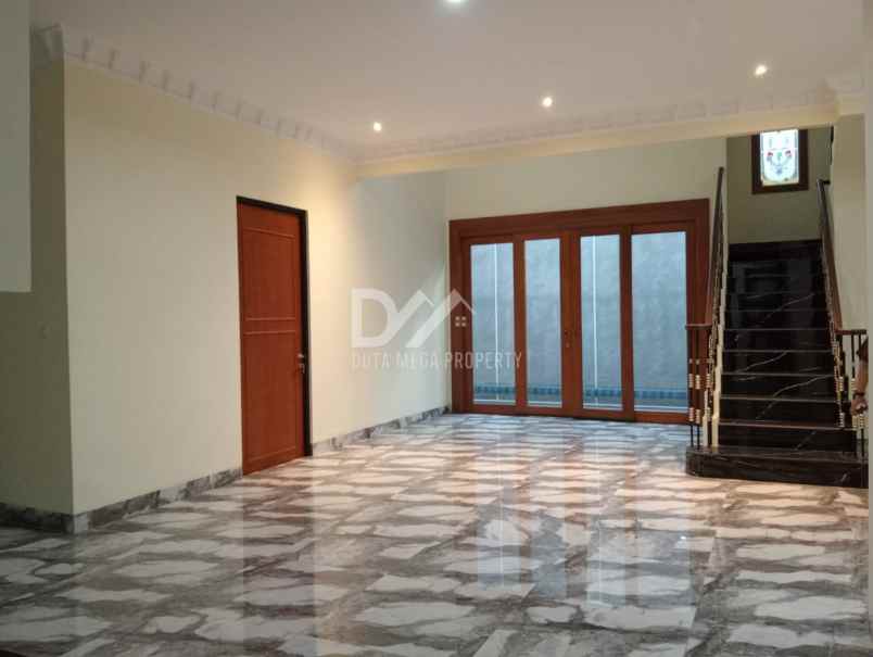 dijual rumah kolam renang di bsd city