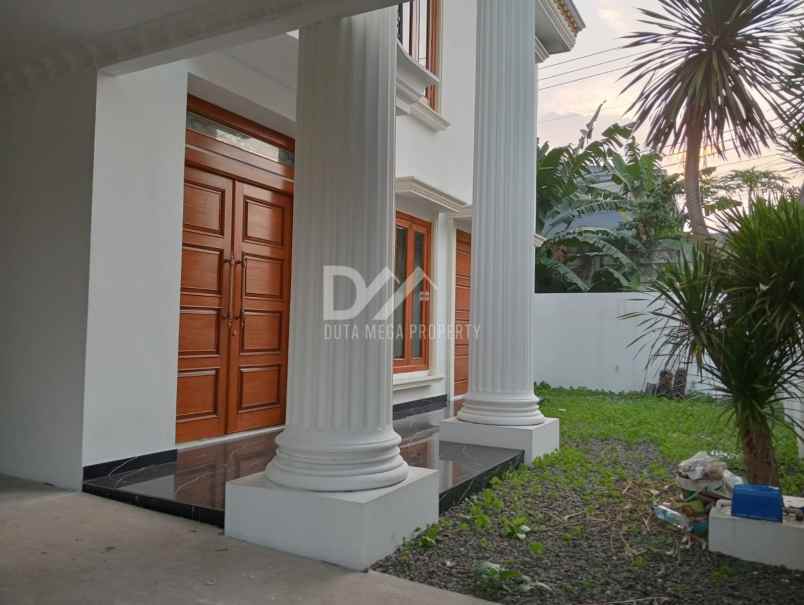 dijual rumah kolam renang di bsd city