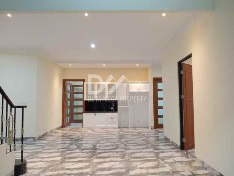 dijual rumah kolam renang di bsd city