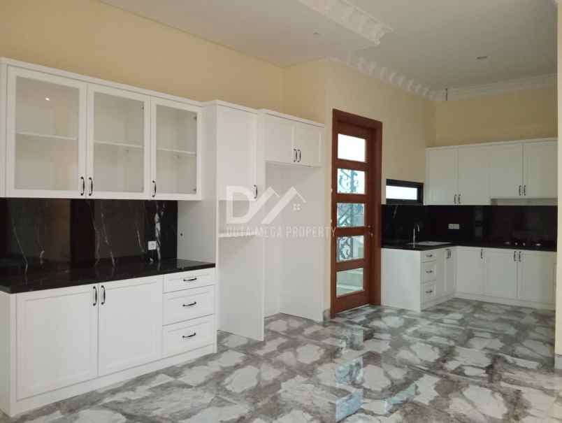 dijual rumah kolam renang di bsd city