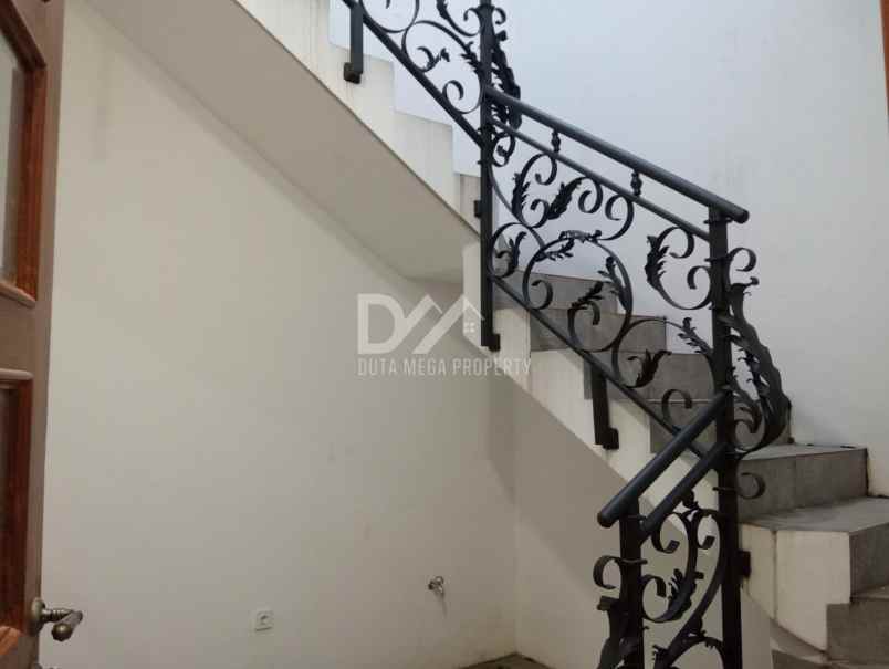 dijual rumah kolam renang di bsd city