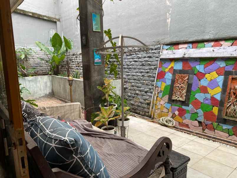 dijual rumah komplek bali view cirendeu