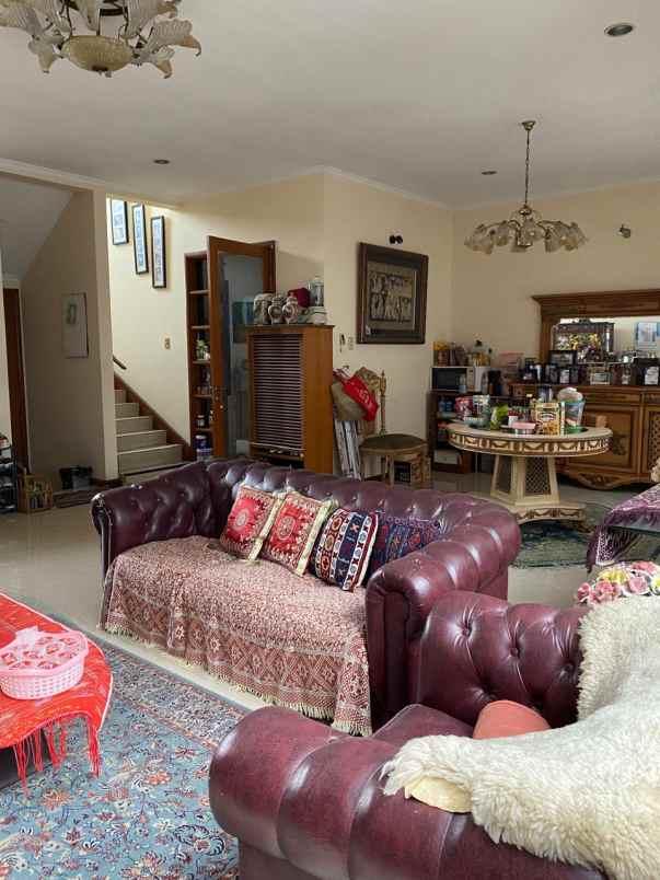 dijual rumah komplek bali view cirendeu