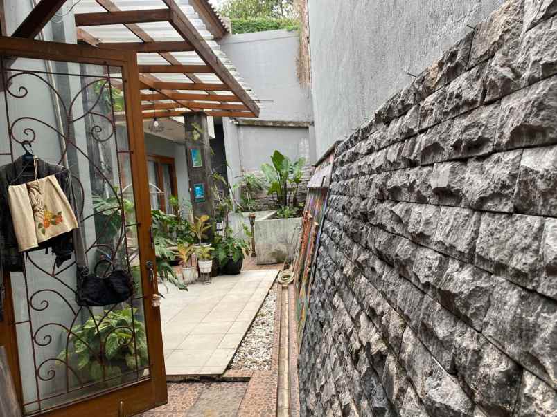 dijual rumah komplek bali view cirendeu