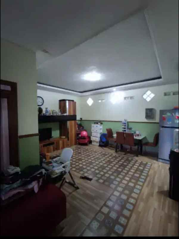 dijual rumah komplek buana soeta