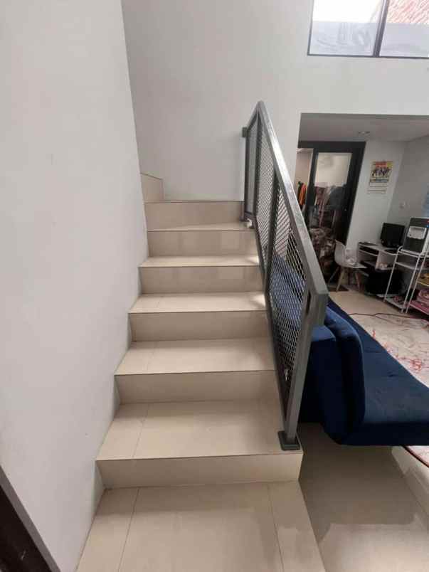 dijual rumah komplek bumi adipura