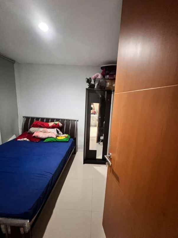 dijual rumah komplek bumi adipura