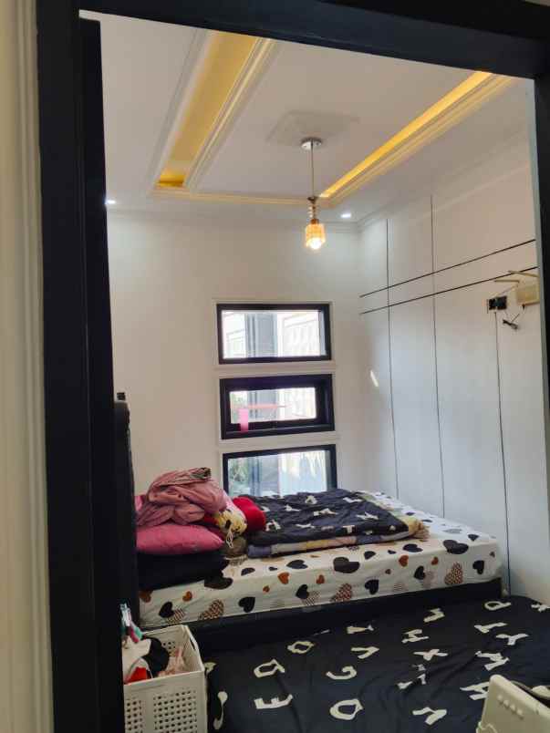 dijual rumah komplek cidura regency