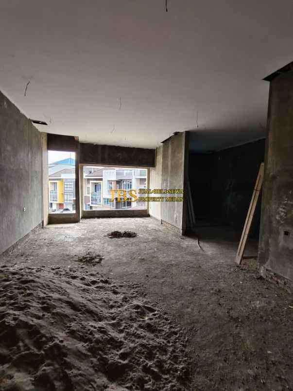 dijual rumah komplek graha mansion