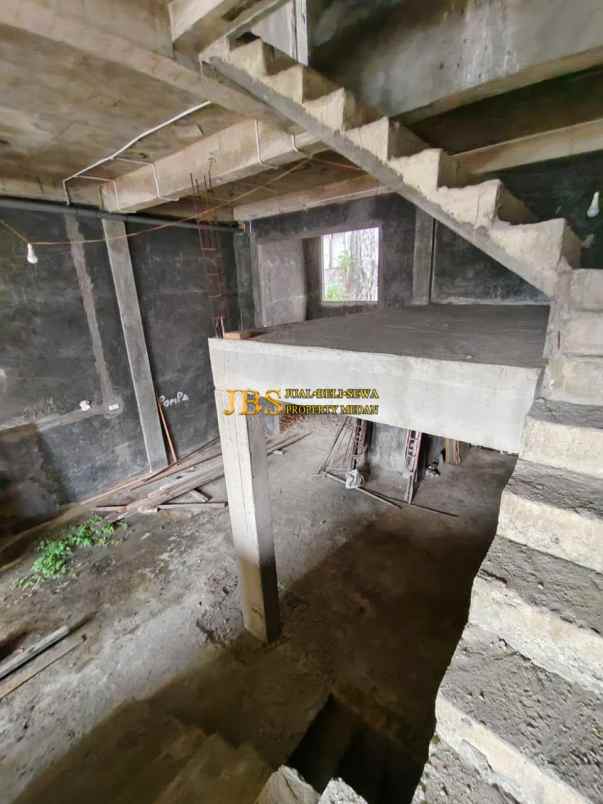 dijual rumah komplek graha mansion