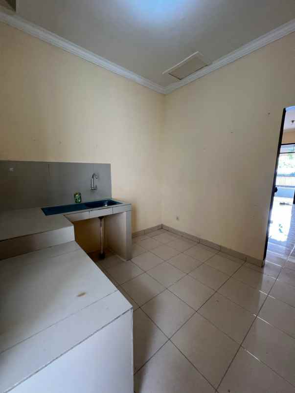 dijual rumah komplek kiara sari asri