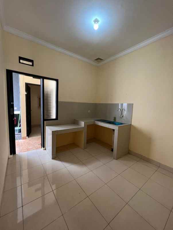 dijual rumah komplek kiara sari asri