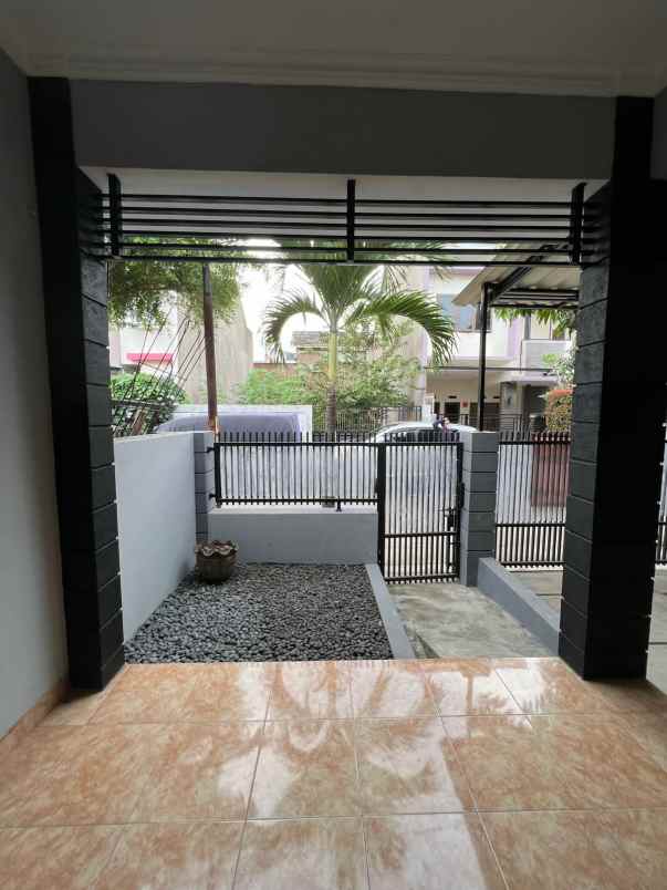dijual rumah komplek kiara sari asri