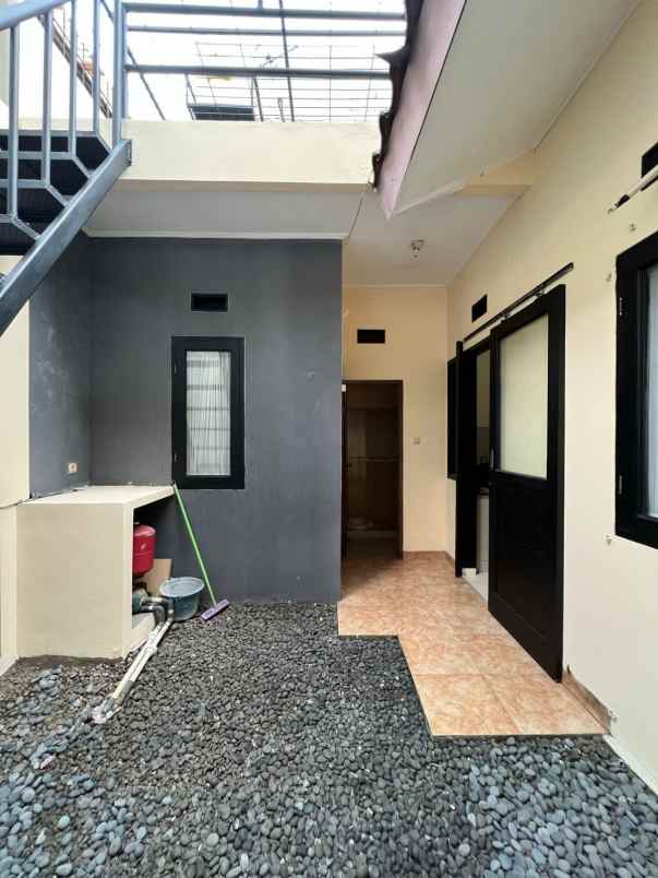 dijual rumah komplek kiara sari asri