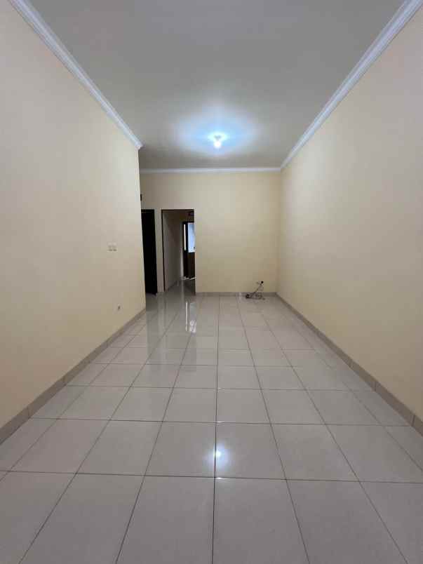 dijual rumah komplek kiara sari asri