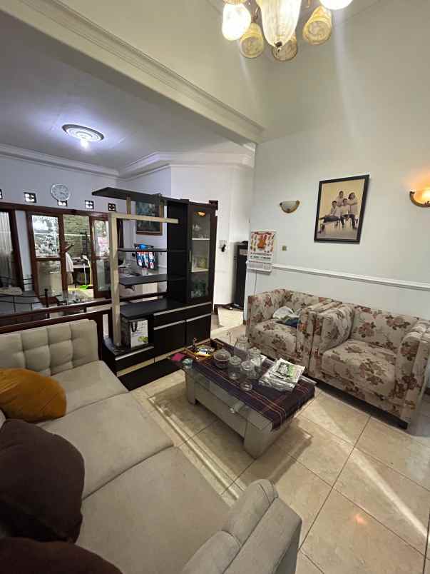 dijual rumah komplek kiarasari asri