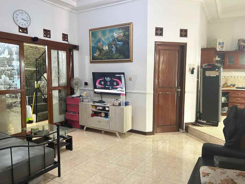 dijual rumah komplek kiarasari asri